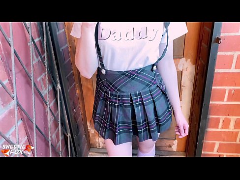 ❤️ Schoolgirl sûget har lul djip en neukt ynstee fan klassen. Russyske porno op fy.hentaisea-com.ru
