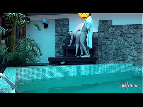 ❤️ Baas noeget faam nei it swimbad, mar koe net wjerstean in hot Russyske porno op fy.hentaisea-com.ru