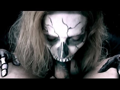 ❤️ Demon famke sûgje hoanne mei har swarte mûle en slikken cum. Russyske porno op fy.hentaisea-com.ru