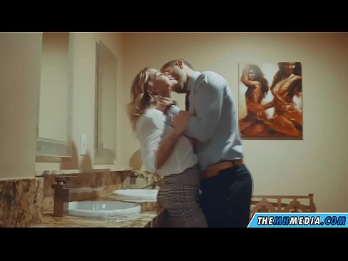 ❤️ As in busty blonde jo ferliedt yn in iepenbier toilet Russyske porno op fy.hentaisea-com.ru